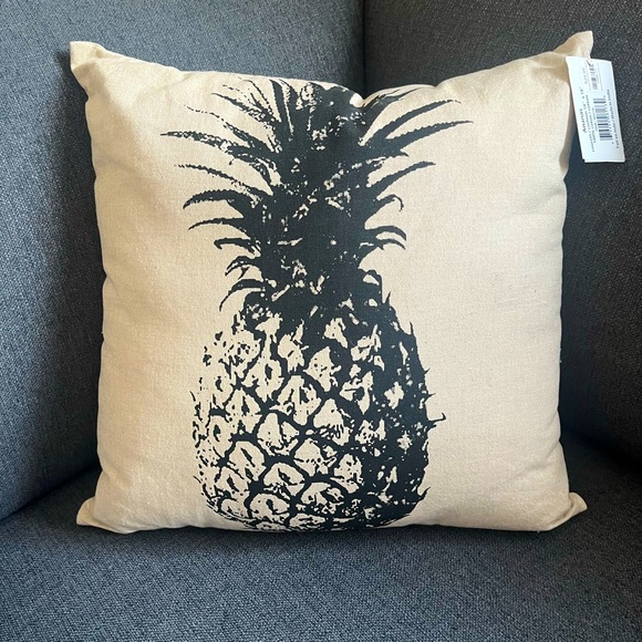 🍍BNWT Pineapple Decorative Accent Pillow - Picture 1 of 4